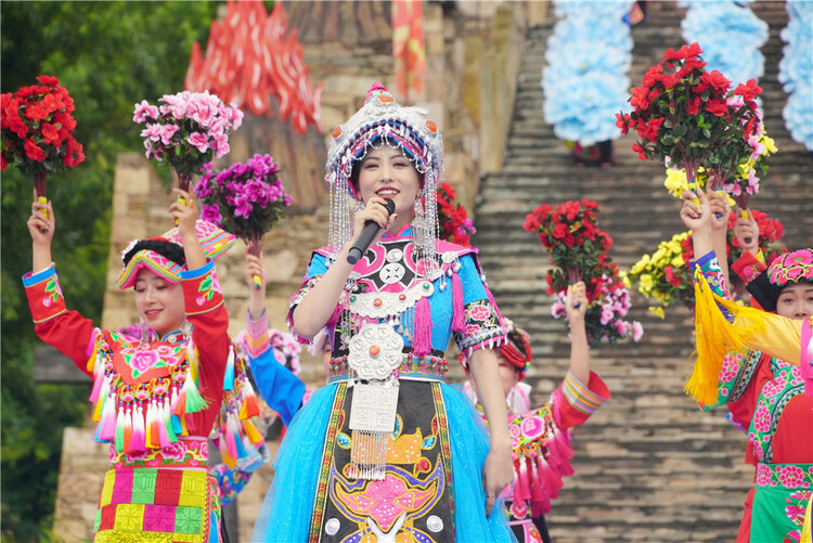 （转载）文旅融合绽芳华 四川茂县开展国家级非遗“瓦尔俄足”展演活动超吸睛