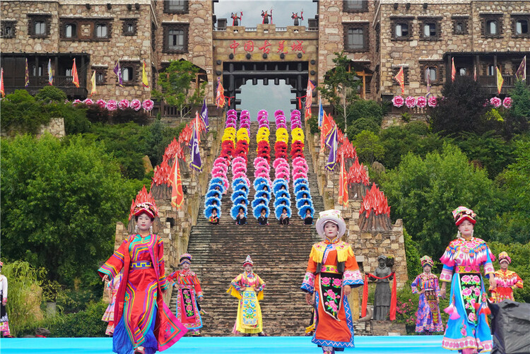 （转载）文旅融合绽芳华 四川茂县开展国家级非遗“瓦尔俄足”展演活动超吸睛