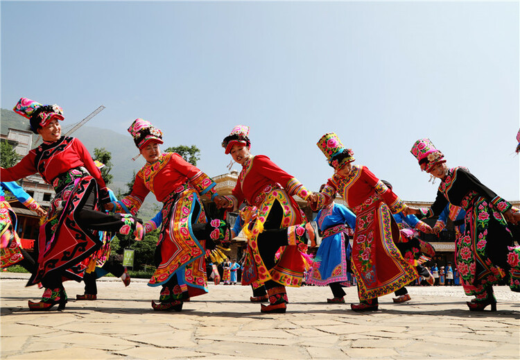 （转载）羌族传统祭祀活动引客来 四川茂县热热闹闹迎佳节