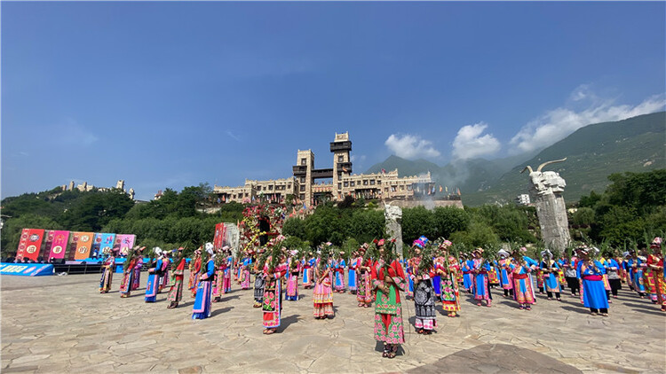 （转载）羌族传统祭祀活动引客来 四川茂县热热闹闹迎佳节