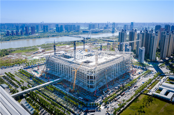 西安国际会展中心二期进口博览馆主体钢结构正式封顶_fororder_图片23