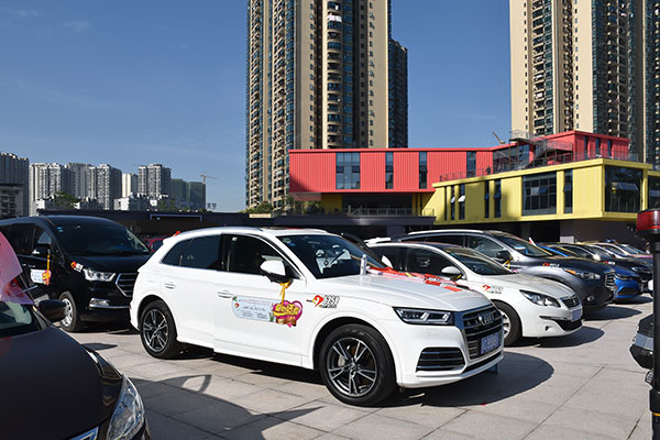 十年坚持爱心送考 自贡市2021“黄丝带”爱心送考公益活动温暖起航_fororder_3整装待发的爱心送考车辆（摄影-赵丽）