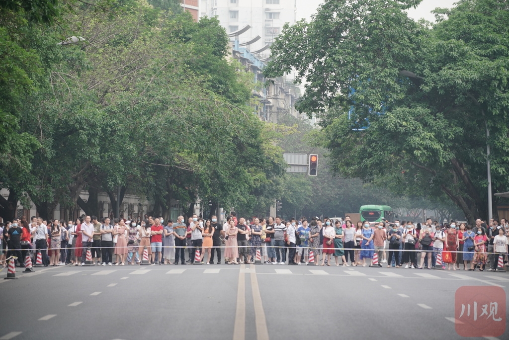 （转载）直击成都高考：加油吧，少年！