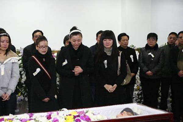 郑仁雅跳伞身亡前最后影像曝光 盘点意外去世的明星(图)