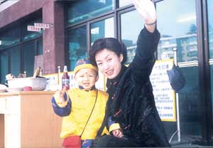 郑仁雅跳伞身亡前最后影像曝光 盘点意外去世的明星(图)