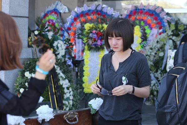 郑仁雅跳伞身亡前最后影像曝光 盘点意外去世的明星(图)