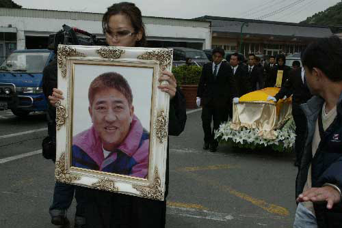 郑仁雅跳伞身亡前最后影像曝光 盘点意外去世的明星(图)