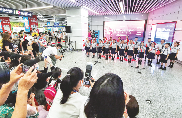 倾情颂党恩 歌唱新时代——南宁地铁文化角红色歌曲欢唱会激情开唱