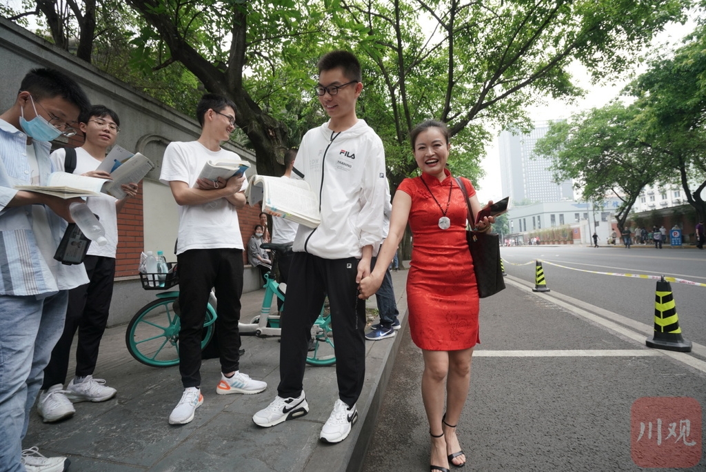 （转载）直击成都高考：加油吧，少年！