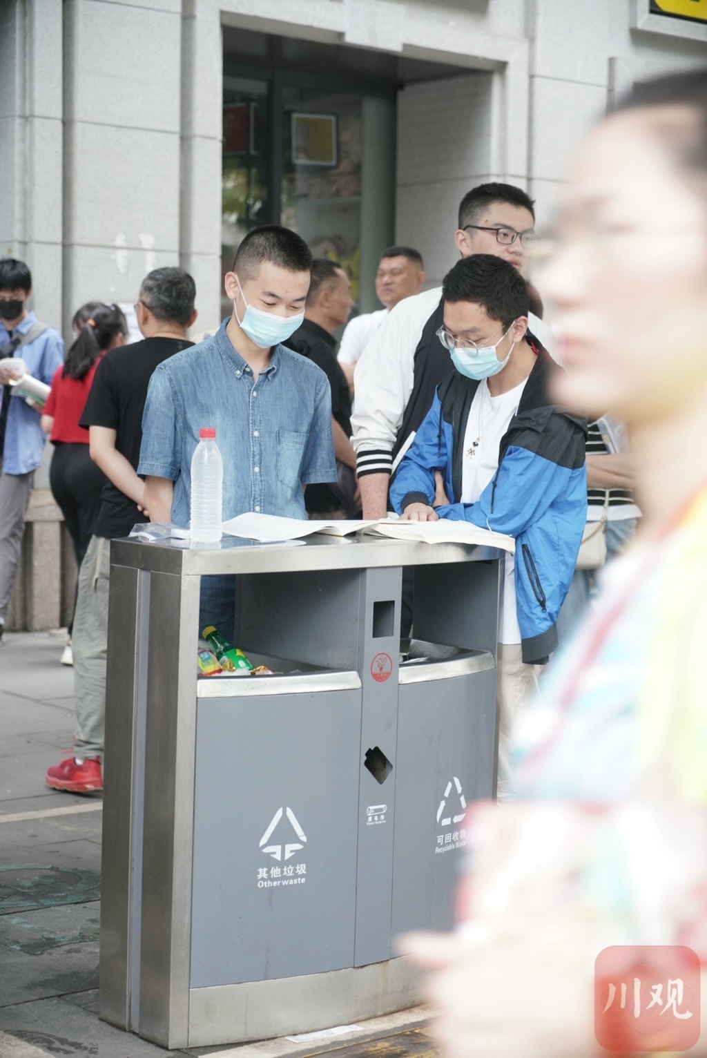 （转载）直击成都高考：加油吧，少年！