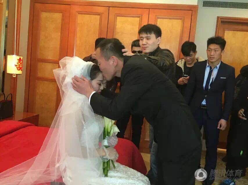 高清：32岁搏击老将康恩大婚 妻子娇艳可人
