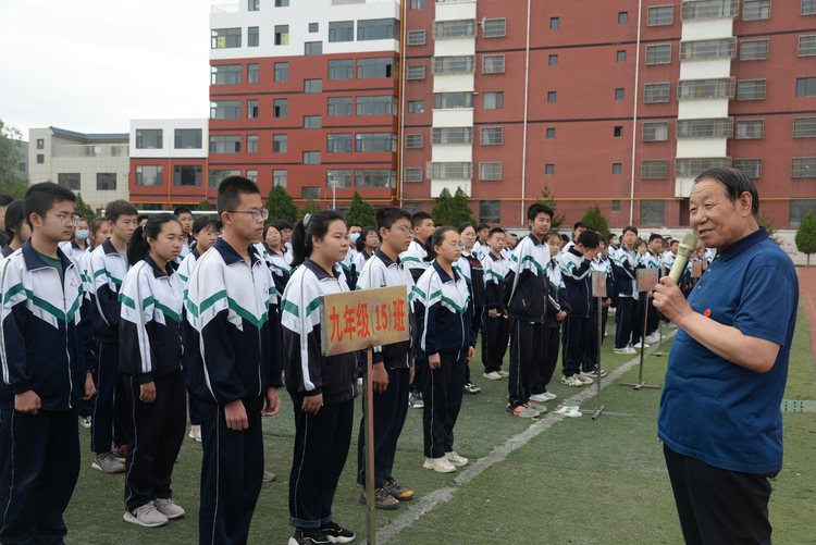 靖边王喜林：教书育人60载 收获桃李满天下_fororder_图片1