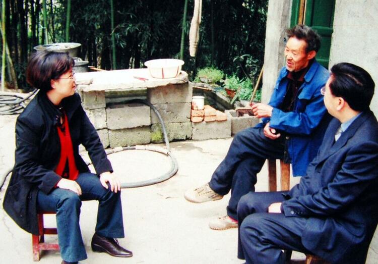 奋斗百年路 启航新征程·数风流人物｜王瑛：巴山红叶别样红