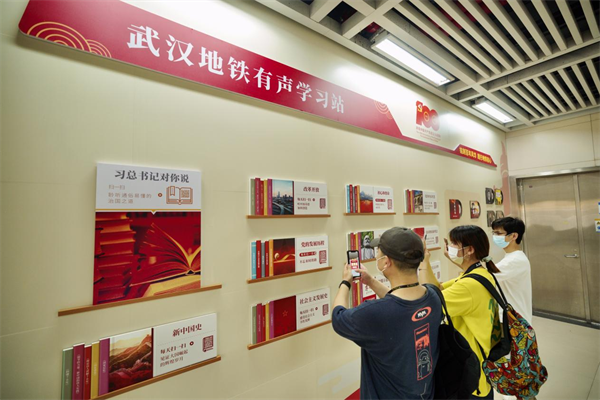 武汉地铁红色专列上线“移动博物馆”穿越全城_fororder_图片6