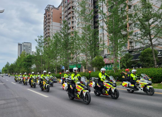 【原创】重庆云阳县公安局“渝警骁骑”亮相街头_fororder_微信图片_20210615164827