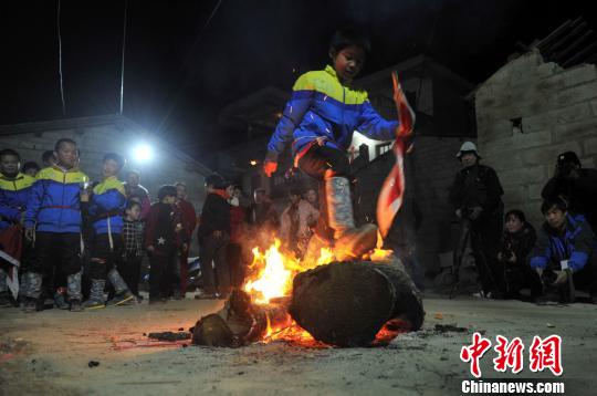 福建妈祖故里“摆棕轿”庆元宵