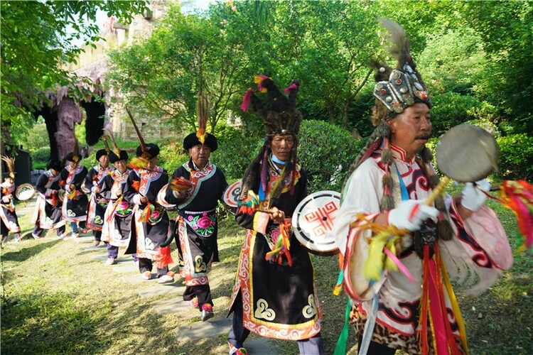 （转载）羌族传统祭祀活动引客来 四川茂县热热闹闹迎佳节