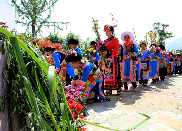 （转载）羌族传统祭祀活动引客来 四川茂县热热闹闹迎佳节