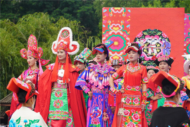 （转载）文旅融合绽芳华 四川茂县开展国家级非遗“瓦尔俄足”展演活动超吸睛