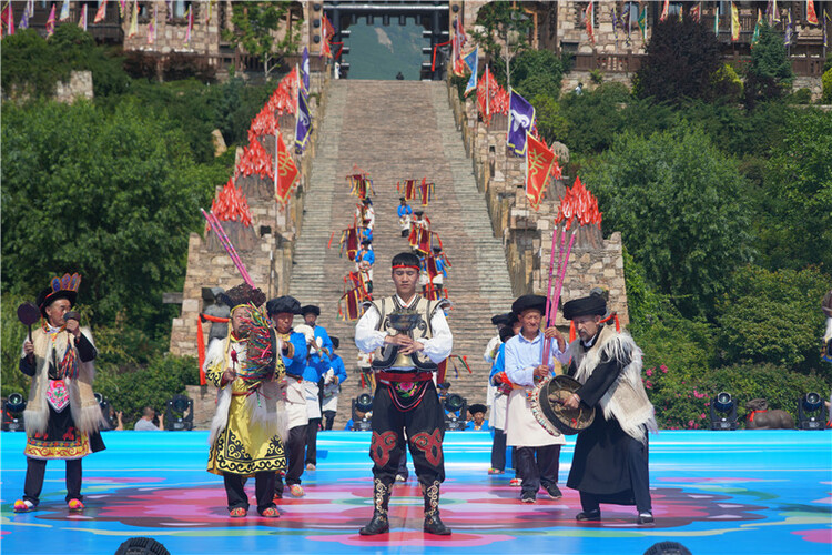 （转载）羌族传统祭祀活动引客来 四川茂县热热闹闹迎佳节