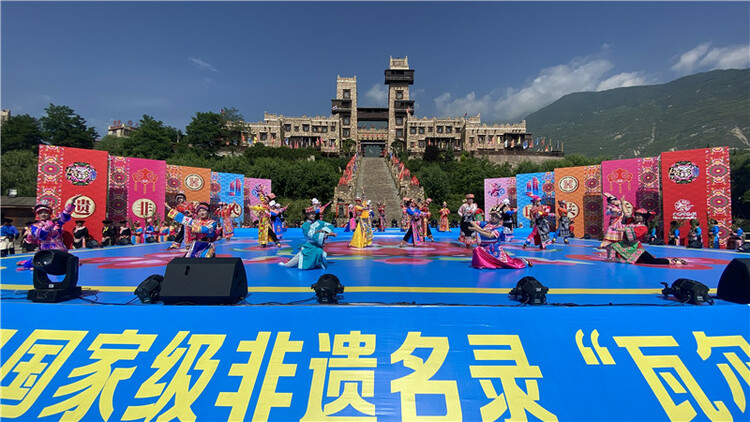 （转载）羌族传统祭祀活动引客来 四川茂县热热闹闹迎佳节