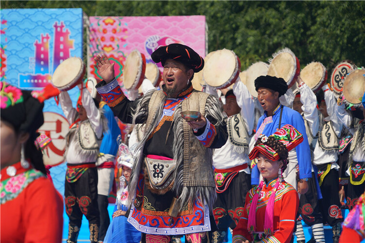 （转载）羌族传统祭祀活动引客来 四川茂县热热闹闹迎佳节