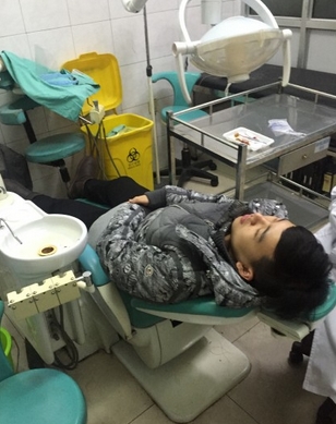 郭德纲长子深夜入院 吃夜宵咬到舌头上的动脉