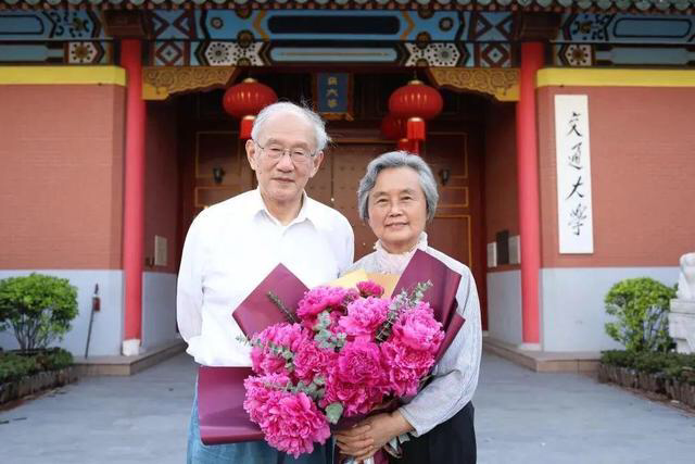 【中国正能量2021】清华大学上海校友会合唱团：为国献青春 歌声仍少年
