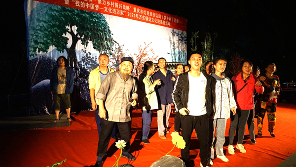 【原创】重庆万盛经开区万东镇：话剧进社区 让居民乐享惠民高雅文化_fororder_图片1