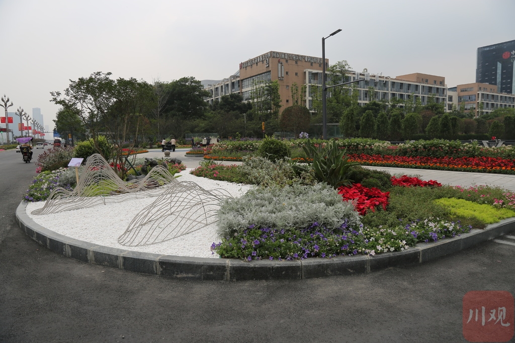 （转载）花重锦官城 超美花境作品装点成都街头