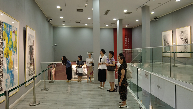 成都武侯祠博物馆“庆祝建党100周年·书画艺术”作品展开幕_fororder_参观展览-拍摄者：廖宇