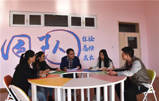 霍尔果斯市国门初级中学校长陆泉明把“家”搬到霍尔果斯_fororder_图片16