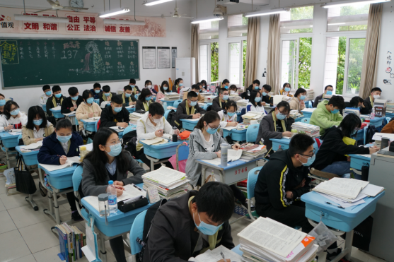 【OK有修改】【重庆两江新区党工委宣传部供稿】重庆两江新区各校做好开学复课后线上线下教育衔接