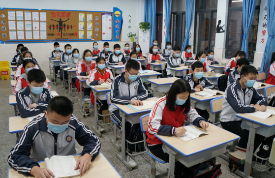 【OK有修改】【重庆两江新区党工委宣传部供稿】重庆两江新区各校做好开学复课后线上线下教育衔接