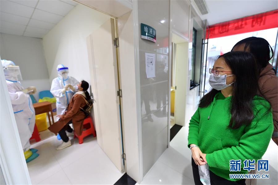 湖北保康：初三高三教职员工接受核酸检测