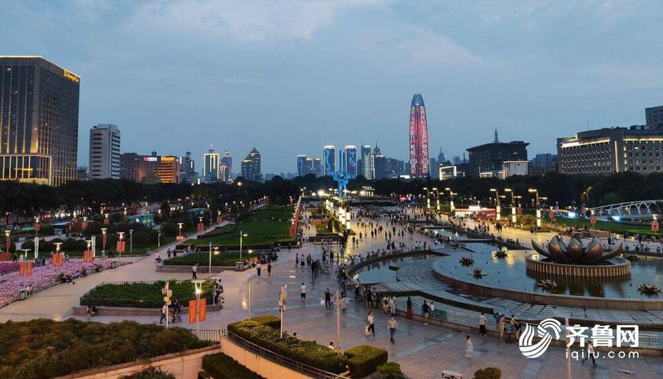 100分钟空地直播：流光溢彩！建党百年主题灯光秀亮相泉城