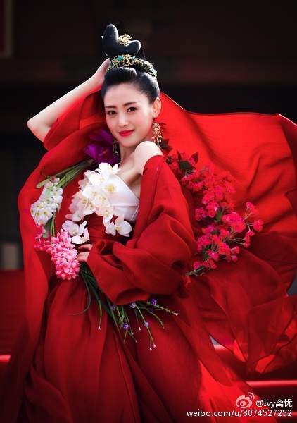 太子妃男友被拍恋情疑曝光 揭张天爱整容对比照