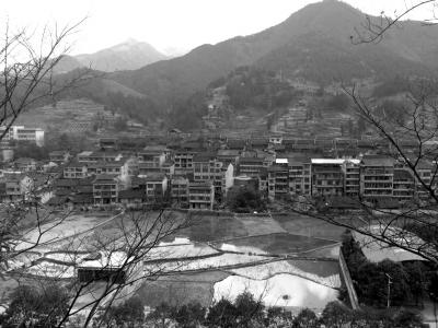 贵州剑河苗寨发生大火 村民：政府涂刷的油漆助燃