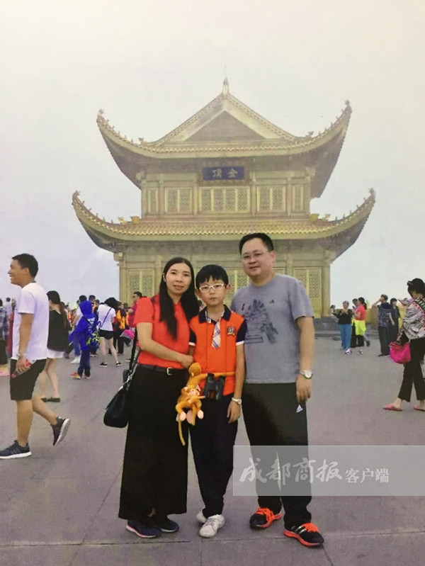 高中老师早出晚归难陪儿子 父子靠百张留言条交流