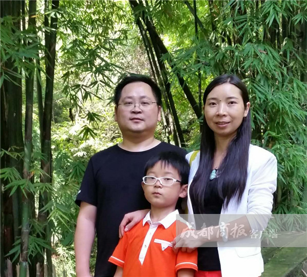 高中老师早出晚归难陪儿子 父子靠百张留言条交流