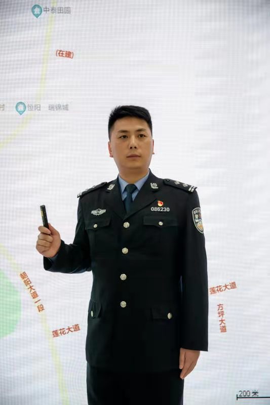 广安市公安局网络安全保卫支队政委陈界安：以奋斗之姿铸“平安无界”_fororder_微信图片_20210630100450