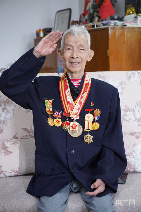 寻路百年｜93岁抗战老兵：参加20多场革命战斗 写下8万多字回忆录