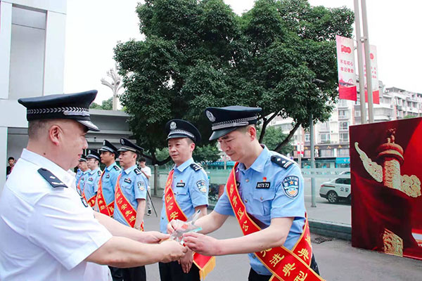 德阳经开区公安举行“七一”主题党日活动礼赞建党100周年_fororder_mmexport1625124932698