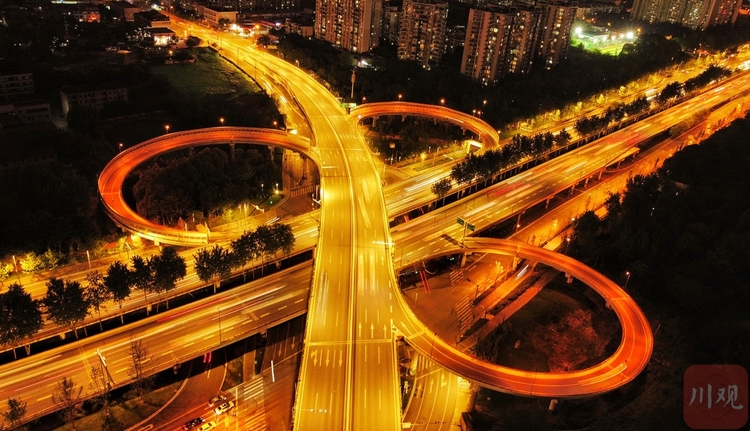 （中首）成都教师耗时四个月 集齐成都立交桥最美夜景