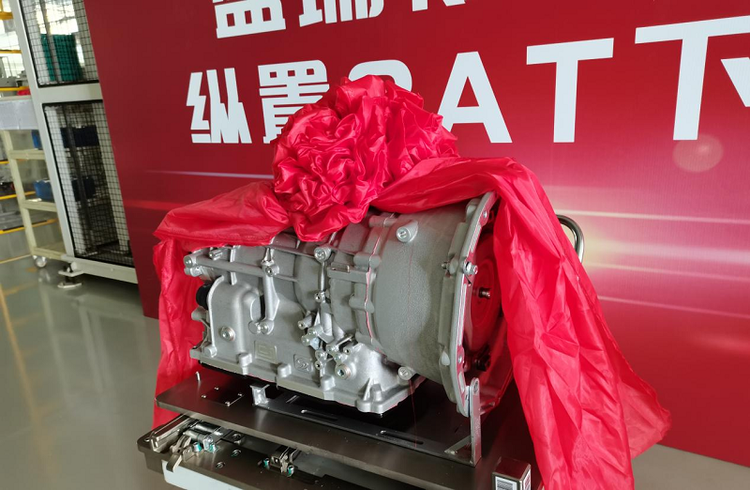 【原创】国内首款自主商用车纵置8AT在潍坊高新区下线_fororder_图片1
