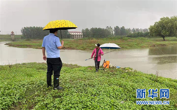 湖北黄冈各地筑牢防汛“安全堤坝”确保群众生命财产安全_fororder_02