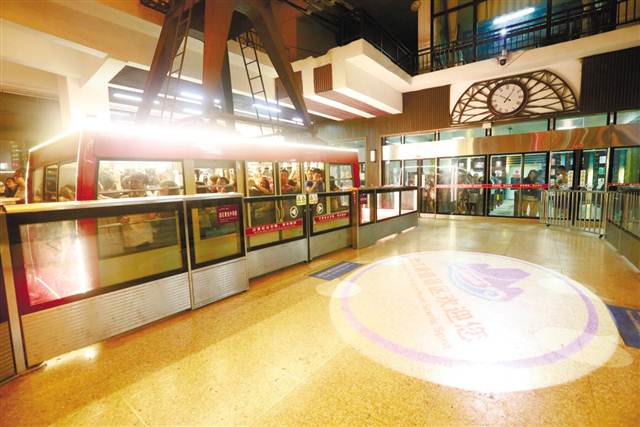 【聚焦重庆 列表】重庆： 升级“空中走廊” 成就城市名片