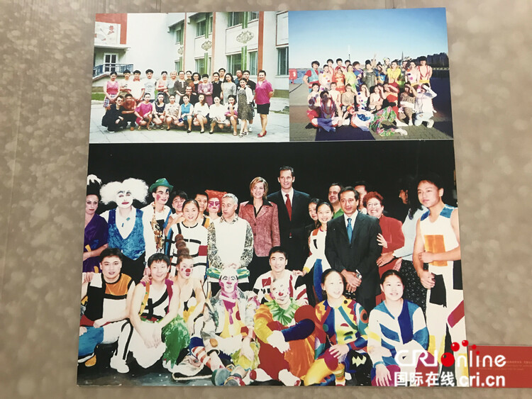425幅照片讲述新中国杂技与外交的故事 杂技成为中国对外文化交流的重要参与者与贡献者_fororder___172.100.100.3_temp_9500031_1_9500031_1_1_c3cca131-f205-4494-a79f-3cffdcf50292