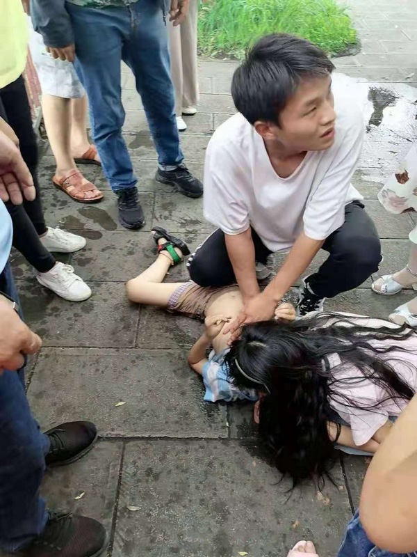 81岁盘州大爷跳水勇救落水男童