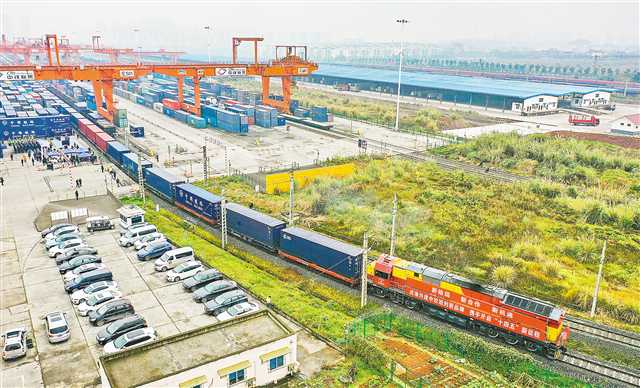 【城市远洋】开辟物流大通道 重庆内陆开放打通“任督二脉”